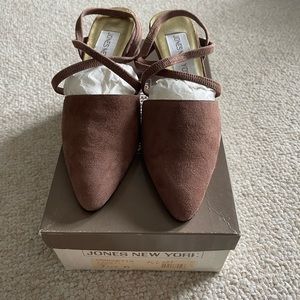 Jones New York Mushroom Suede 7 1/2 M New w/o tags